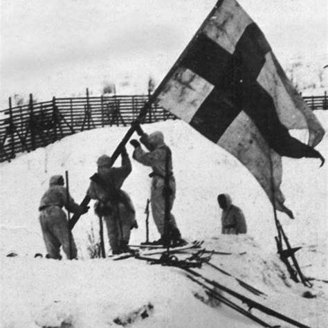 Simo Häyhä em 2001, já idoso